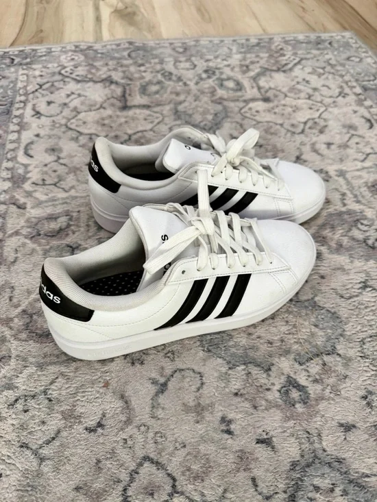 adidas Light Gray Low-Top Sneakers with Black Insole - Picture 2 of 3